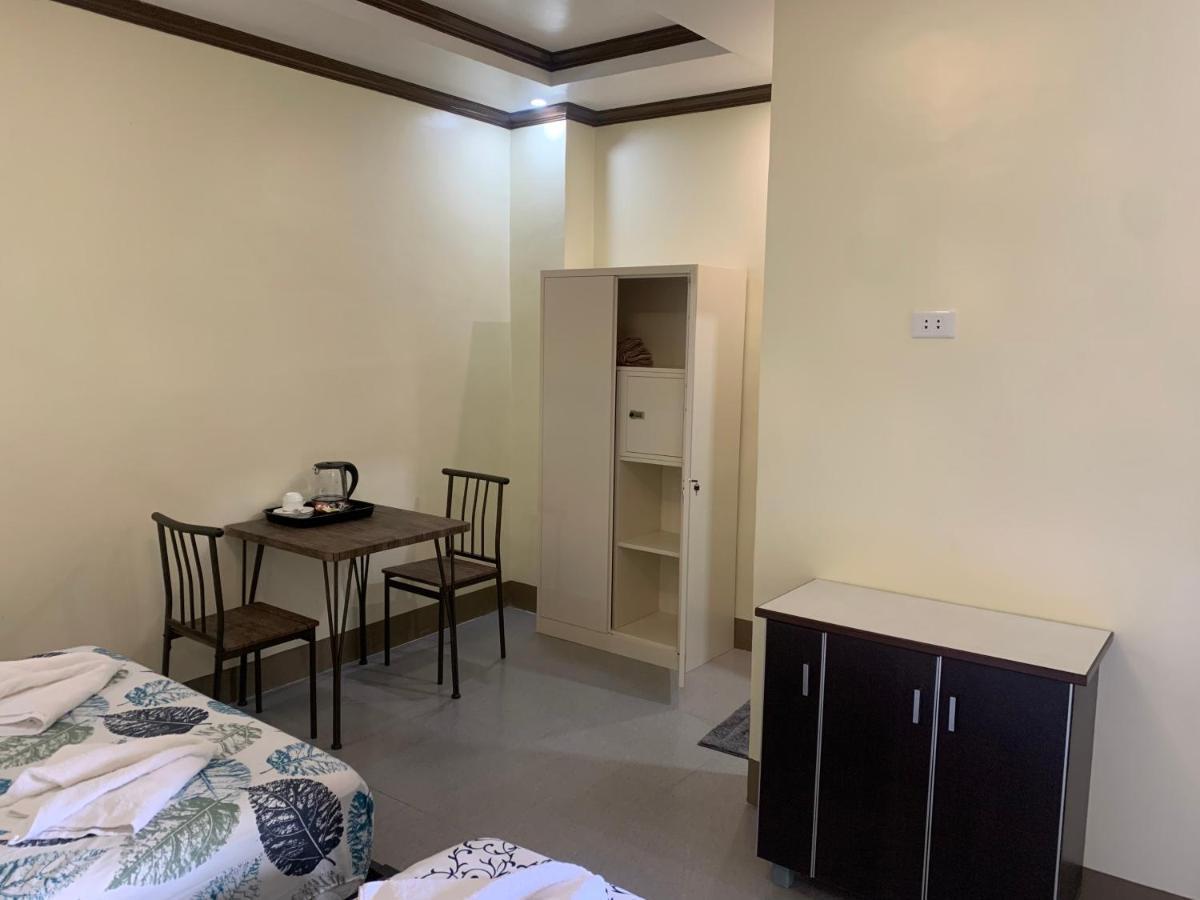 Zl Travelers Inn Batuan Bagian luar foto
