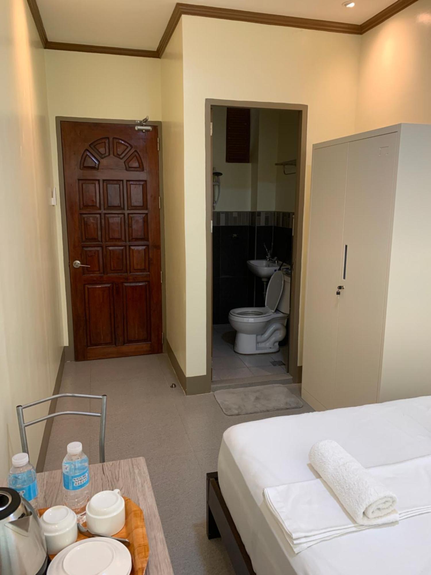 Zl Travelers Inn Batuan Bagian luar foto