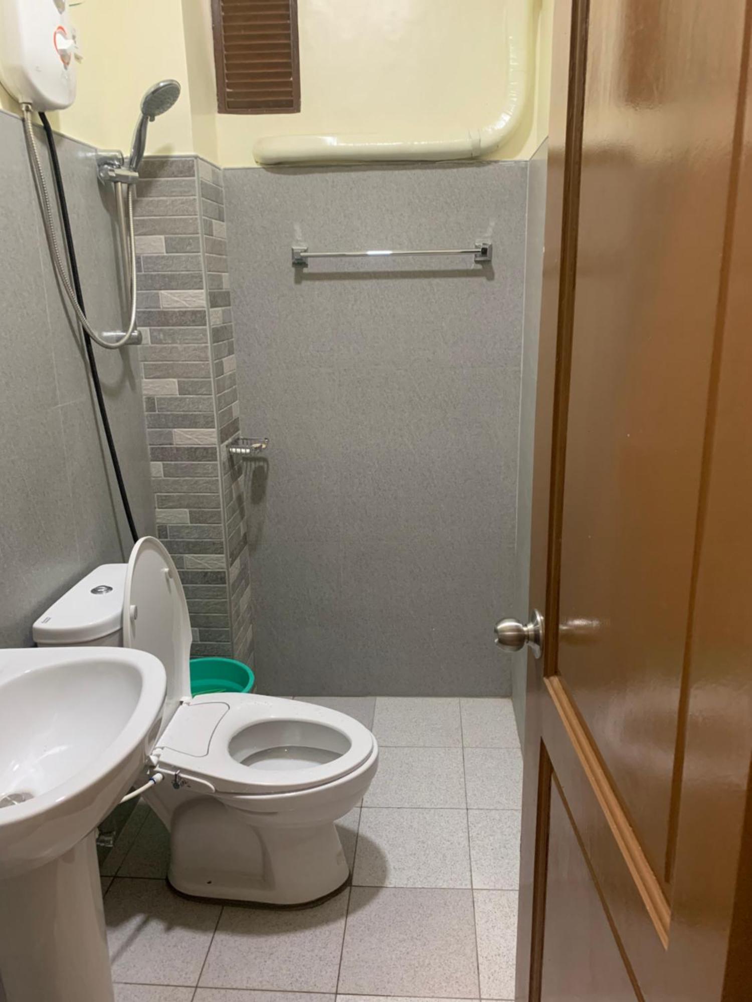 Zl Travelers Inn Batuan Bagian luar foto