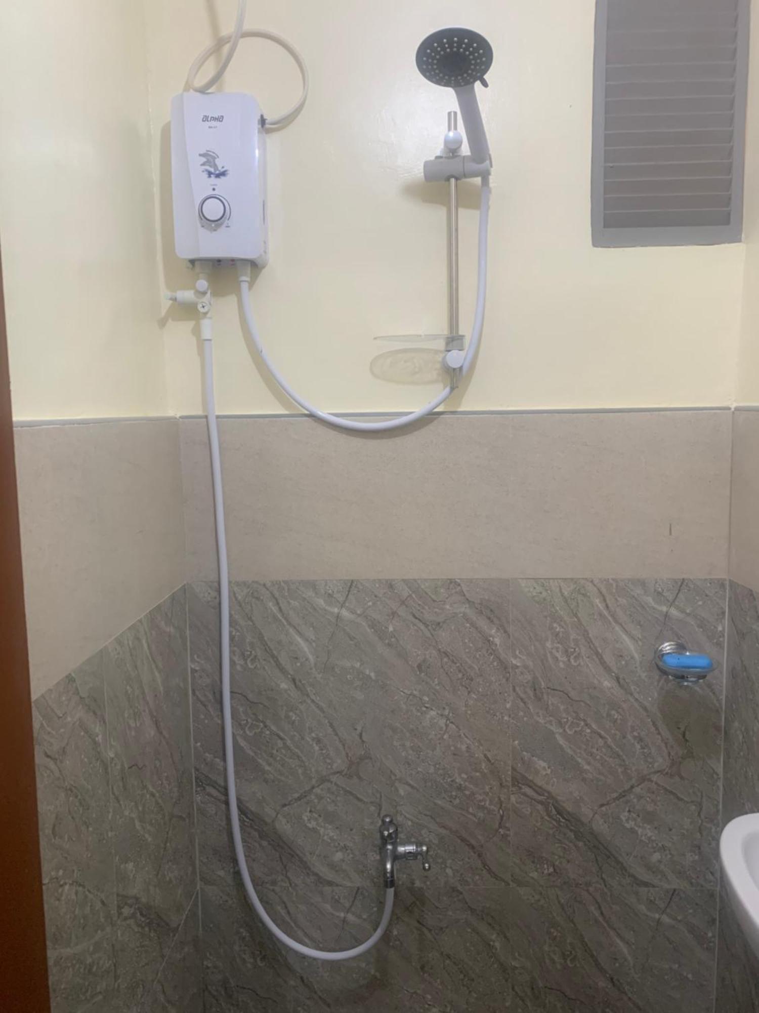 Zl Travelers Inn Batuan Bagian luar foto