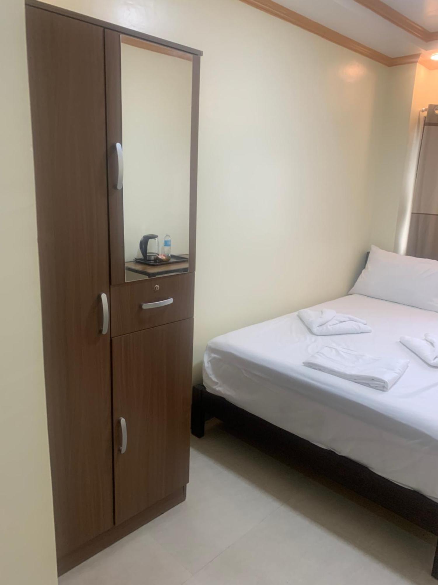 Zl Travelers Inn Batuan Bagian luar foto